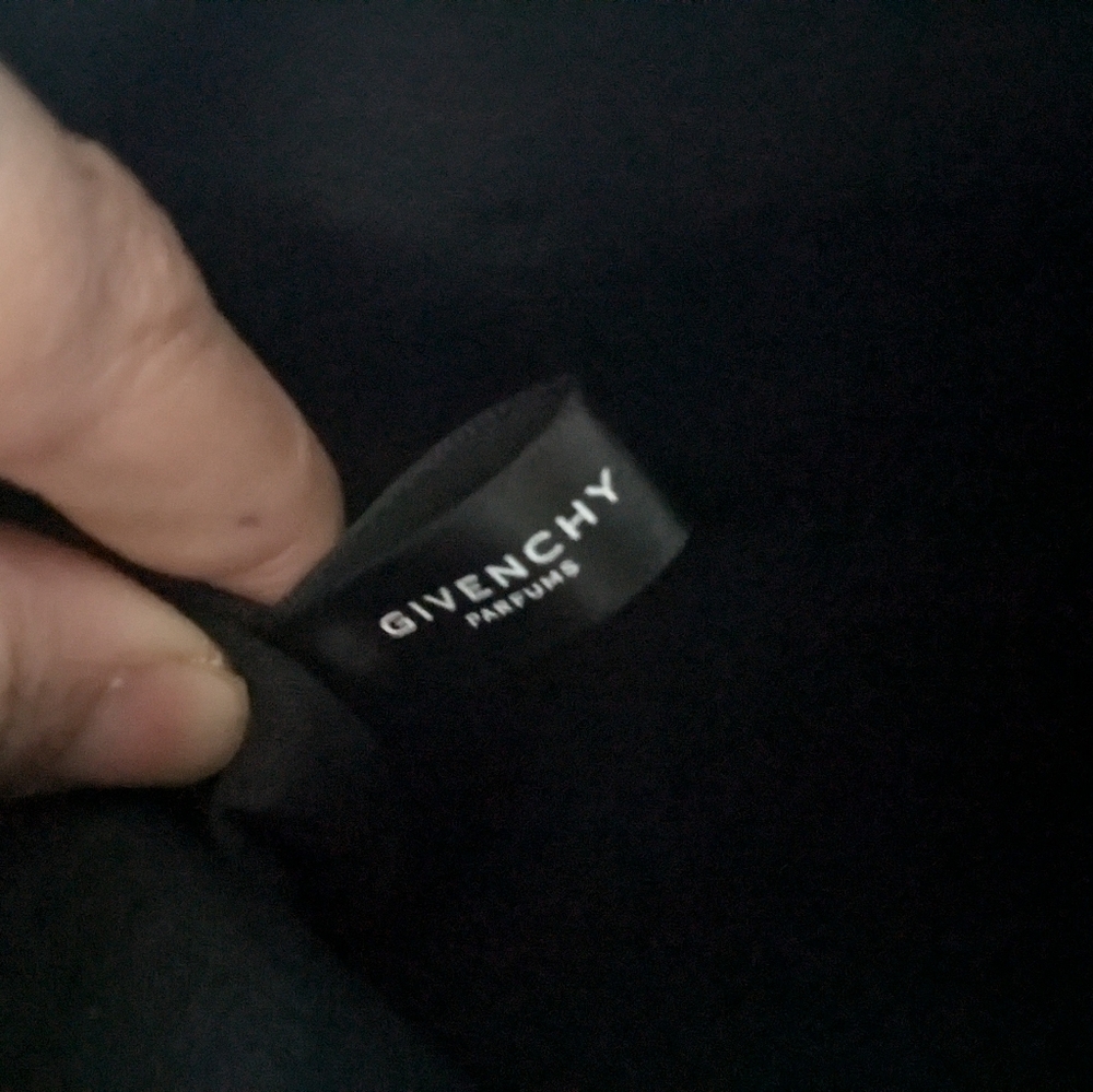 Givenchy - Picture 7 of 9